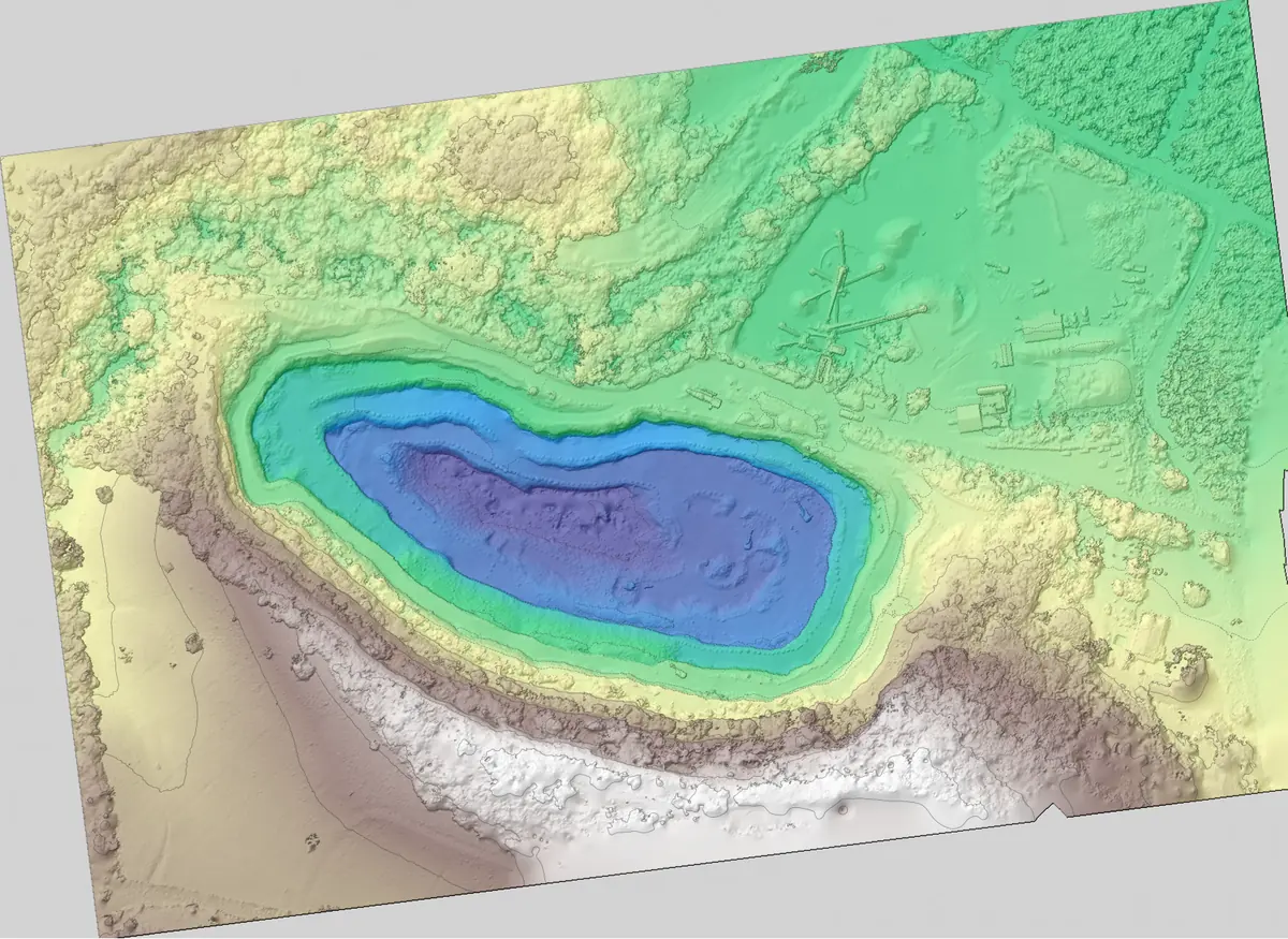 Modèle numérique de terrain CARIGE issu du vol — altitudes et courbes de niveau. Martinique.